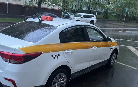 KIA Rio IV, 2018 год, 1 050 000 рублей, 3 фотография
