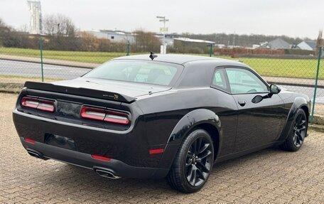 Dodge Challenger III рестайлинг 2, 2022 год, 9 440 000 рублей, 6 фотография