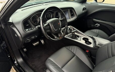 Dodge Challenger III рестайлинг 2, 2022 год, 9 440 000 рублей, 13 фотография