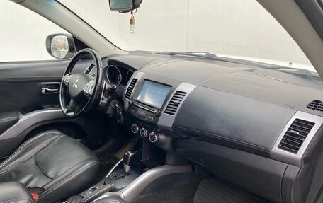 Mitsubishi Outlander III рестайлинг 3, 2012 год, 990 000 рублей, 9 фотография