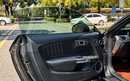 Ford Mustang VI рестайлинг, 2020 год, 2 140 100 рублей, 10 фотография
