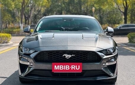 Ford Mustang VI рестайлинг, 2020 год, 2 140 100 рублей, 3 фотография