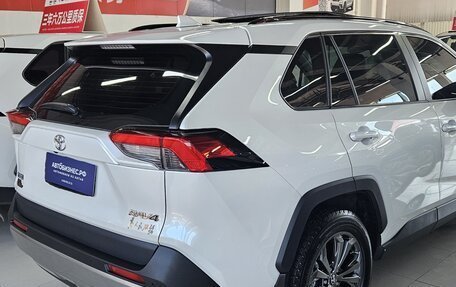 Toyota RAV4, 2022 год, 2 500 000 рублей, 3 фотография