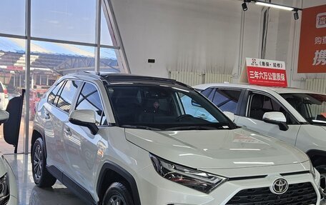 Toyota RAV4, 2022 год, 2 500 000 рублей, 2 фотография
