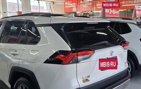Toyota RAV4, 2022 год, 2 500 000 рублей, 4 фотография