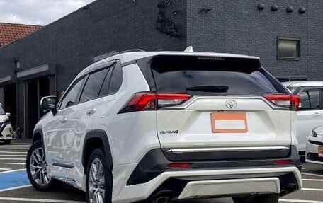 Toyota RAV4, 2022 год, 2 169 000 рублей, 4 фотография
