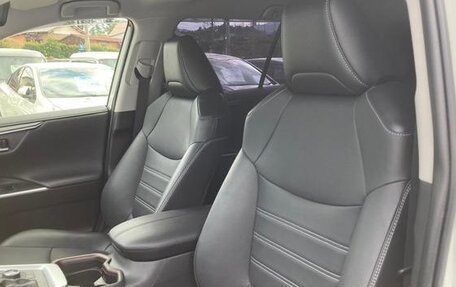 Toyota RAV4, 2022 год, 2 169 000 рублей, 9 фотография