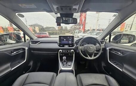 Toyota RAV4, 2022 год, 2 169 000 рублей, 8 фотография
