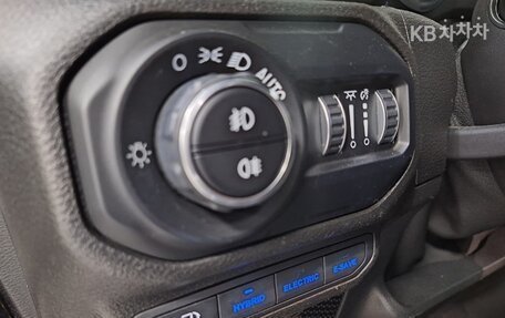 Jeep Wrangler, 2022 год, 4 060 000 рублей, 16 фотография