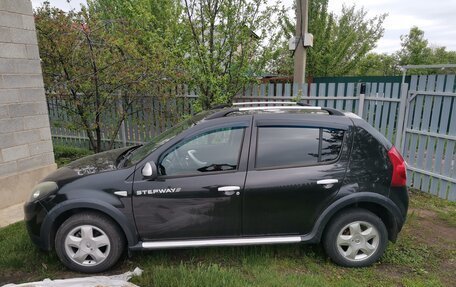 Renault Sandero I, 2013 год, 750 000 рублей, 3 фотография