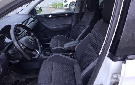 Skoda Rapid I, 2018 год, 1 350 000 рублей, 6 фотография