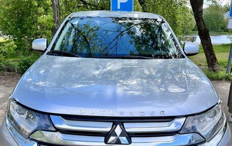 Mitsubishi Outlander III рестайлинг 3, 2016 год, 1 620 000 рублей, 11 фотография