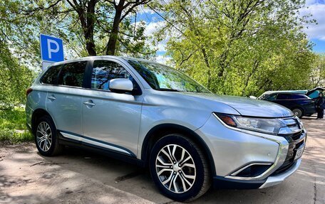 Mitsubishi Outlander III рестайлинг 3, 2016 год, 1 620 000 рублей, 3 фотография