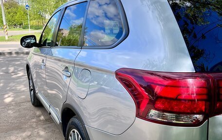 Mitsubishi Outlander III рестайлинг 3, 2016 год, 1 620 000 рублей, 8 фотография