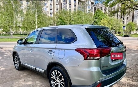 Mitsubishi Outlander III рестайлинг 3, 2016 год, 1 620 000 рублей, 6 фотография
