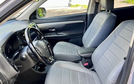 Mitsubishi Outlander III рестайлинг 3, 2016 год, 1 620 000 рублей, 14 фотография