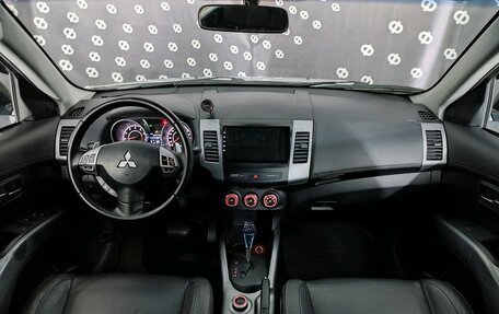 Mitsubishi Outlander III рестайлинг 3, 2011 год, 1 155 000 рублей, 32 фотография