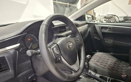 Toyota Corolla, 2013 год, 1 050 000 рублей, 25 фотография