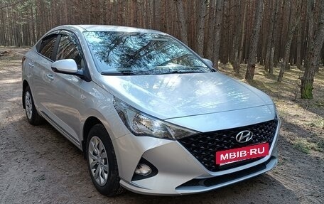 Hyundai Solaris II рестайлинг, 2022 год, 1 575 000 рублей, 2 фотография