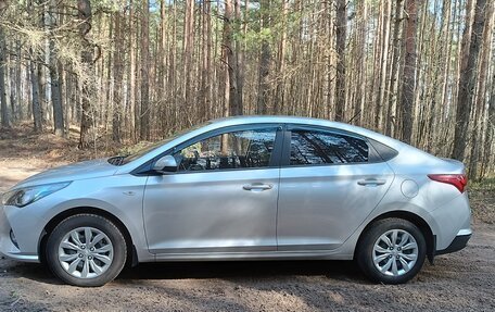 Hyundai Solaris II рестайлинг, 2022 год, 1 575 000 рублей, 4 фотография