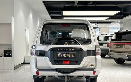 Mitsubishi Pajero IV, 2021 год, 4 340 000 рублей, 4 фотография