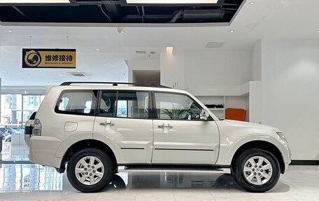 Mitsubishi Pajero IV, 2021 год, 4 340 000 рублей, 5 фотография