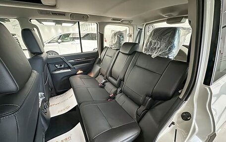Mitsubishi Pajero IV, 2021 год, 4 340 000 рублей, 10 фотография