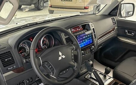 Mitsubishi Pajero IV, 2021 год, 4 340 000 рублей, 7 фотография