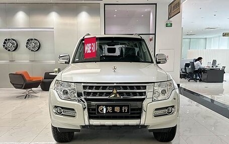 Mitsubishi Pajero IV, 2021 год, 4 340 000 рублей, 2 фотография