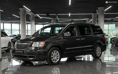 Chrysler Voyager IV, 2014 год, 2 550 000 рублей, 1 фотография
