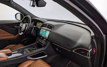Jaguar F-Pace, 2017 год, 2 620 000 рублей, 13 фотография