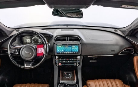 Jaguar F-Pace, 2017 год, 2 620 000 рублей, 14 фотография