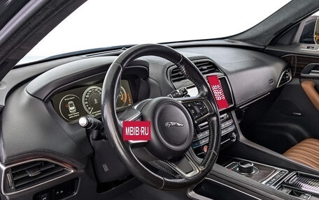 Jaguar F-Pace, 2017 год, 2 620 000 рублей, 15 фотография
