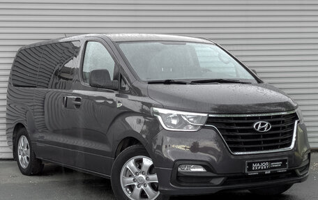 Hyundai Grand Starex Grand Starex I рестайлинг 2, 2019 год, 3 450 000 рублей, 3 фотография