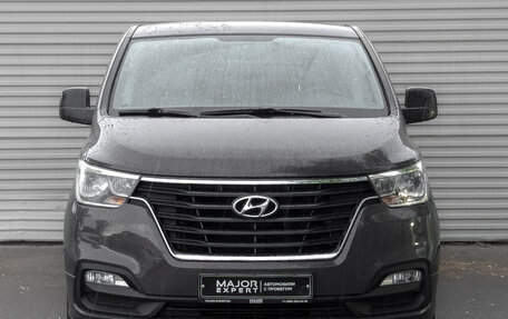 Hyundai Grand Starex Grand Starex I рестайлинг 2, 2019 год, 3 450 000 рублей, 2 фотография