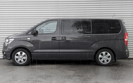 Hyundai Grand Starex Grand Starex I рестайлинг 2, 2019 год, 3 450 000 рублей, 8 фотография