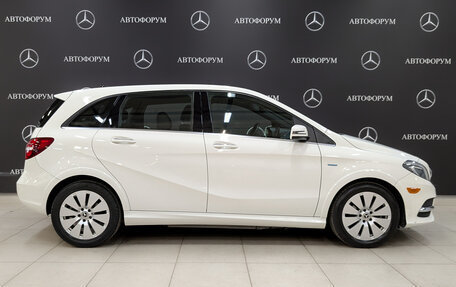 Mercedes-Benz B-Класс, 2017 год, 1 890 000 рублей, 4 фотография