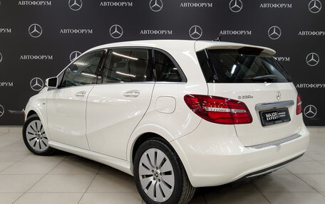Mercedes-Benz B-Класс, 2017 год, 1 890 000 рублей, 7 фотография