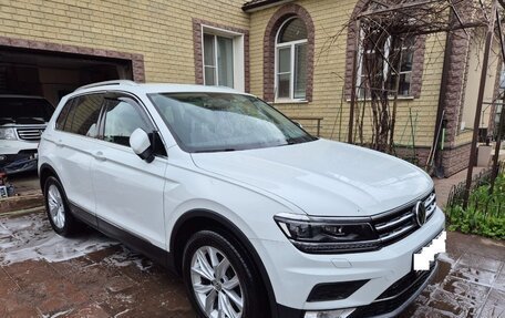 Volkswagen Tiguan II, 2017 год, 2 700 000 рублей, 2 фотография