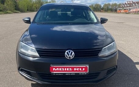 Volkswagen Jetta VI, 2013 год, 1 040 000 рублей, 2 фотография