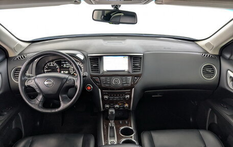 Nissan Pathfinder, 2015 год, 1 900 000 рублей, 30 фотография