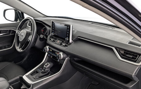 Toyota RAV4, 2021 год, 3 100 000 рублей, 13 фотография