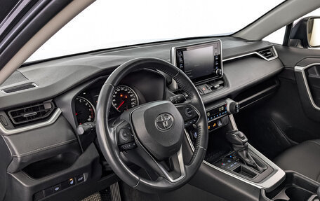 Toyota RAV4, 2021 год, 3 100 000 рублей, 15 фотография
