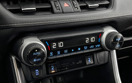 Toyota RAV4, 2021 год, 3 100 000 рублей, 21 фотография