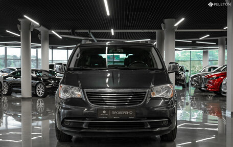 Chrysler Voyager IV, 2014 год, 2 550 000 рублей, 3 фотография