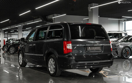 Chrysler Voyager IV, 2014 год, 2 550 000 рублей, 4 фотография