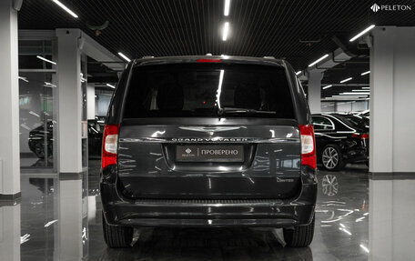 Chrysler Voyager IV, 2014 год, 2 550 000 рублей, 6 фотография