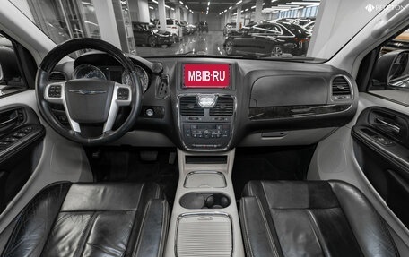 Chrysler Voyager IV, 2014 год, 2 550 000 рублей, 11 фотография