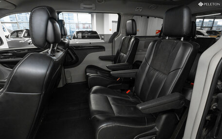 Chrysler Voyager IV, 2014 год, 2 550 000 рублей, 15 фотография