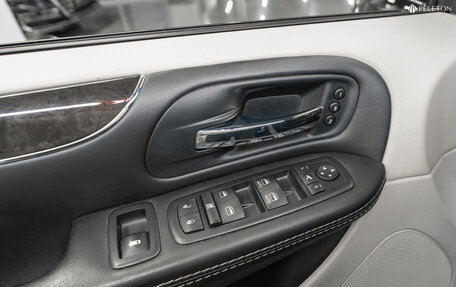 Chrysler Voyager IV, 2014 год, 2 550 000 рублей, 26 фотография